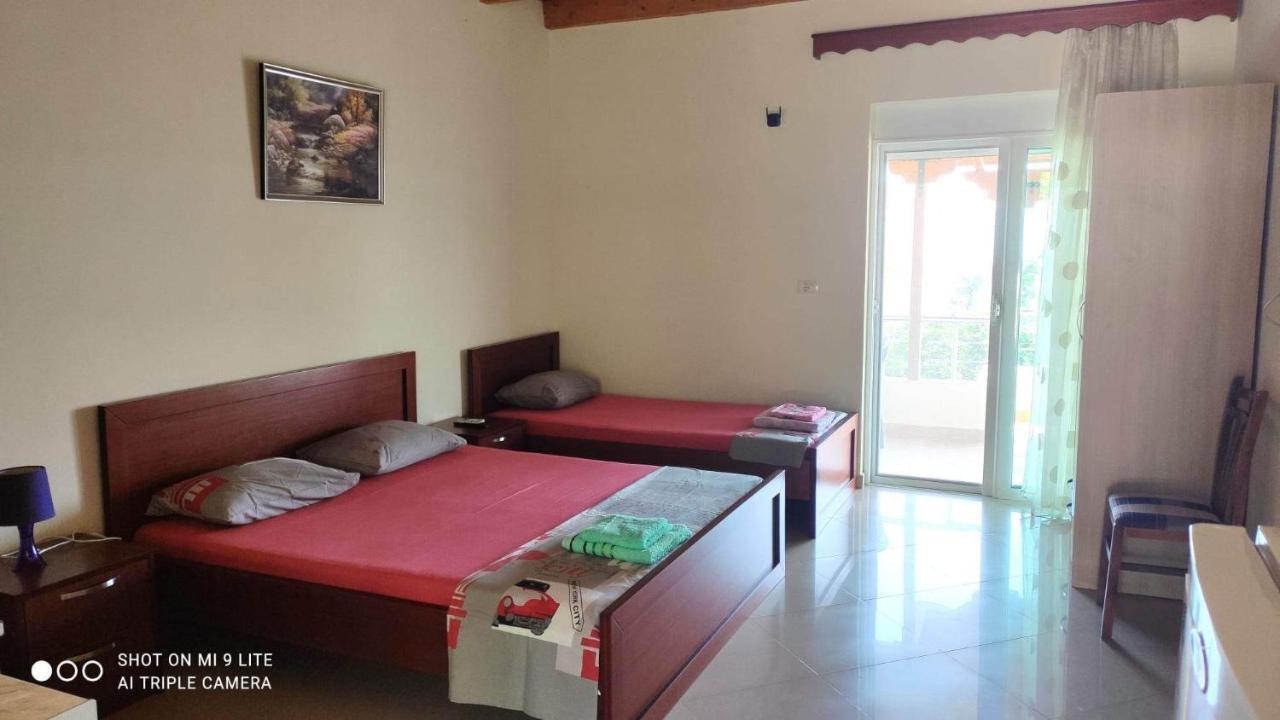 Vasil Rooms Lukove Luaran gambar