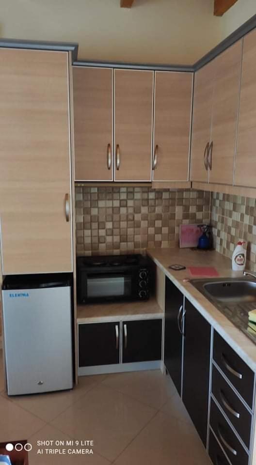 Vasil Rooms Lukove Luaran gambar